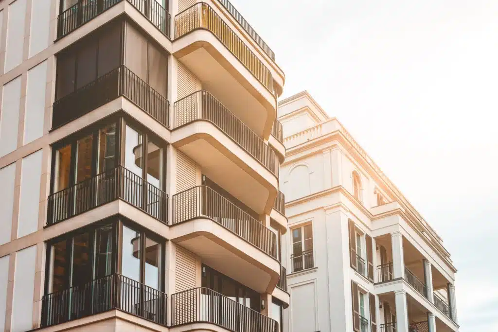 Closeup view of an apartment building exterior
